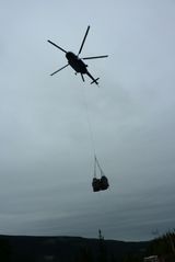 Přeprava našich čistíren vrtulníkem